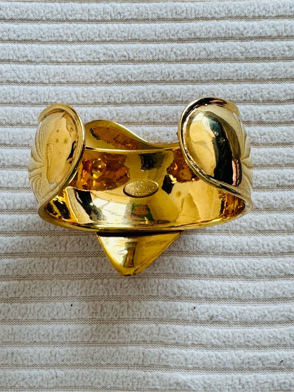 Chanel Gold Heart CC Cuff Bracelet from 1993 with COA - Picture 4 of 7
